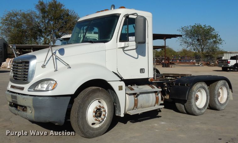 image for item DJ6679 2006 Freightliner Columbia  semi truck