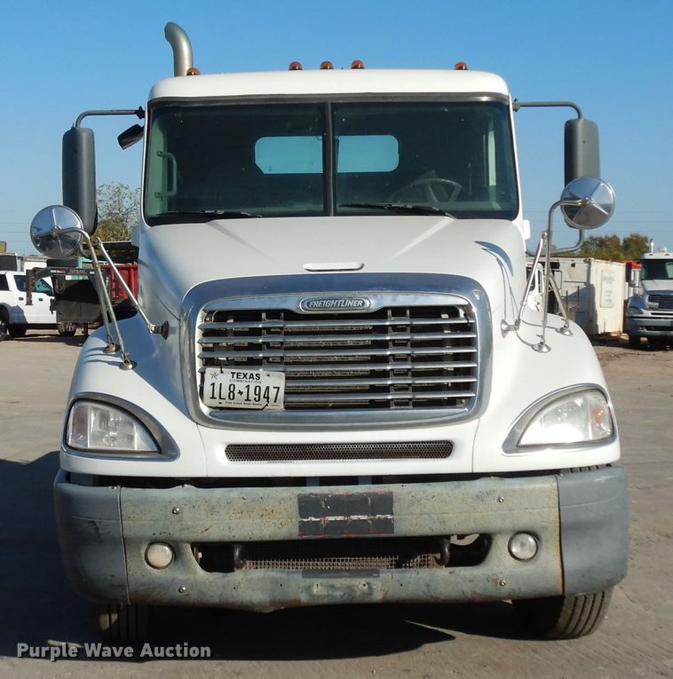 image for item DJ6679 2006 Freightliner Columbia  semi truck