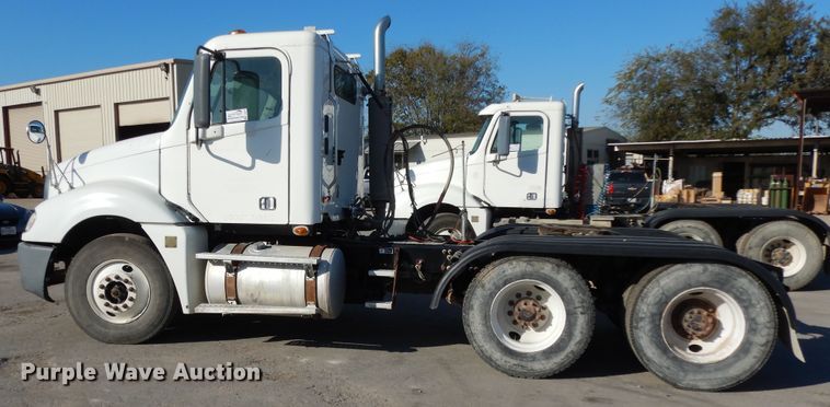 image for item DJ6679 2006 Freightliner Columbia  semi truck