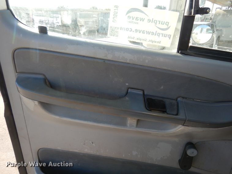 image for item DJ6679 2006 Freightliner Columbia  semi truck