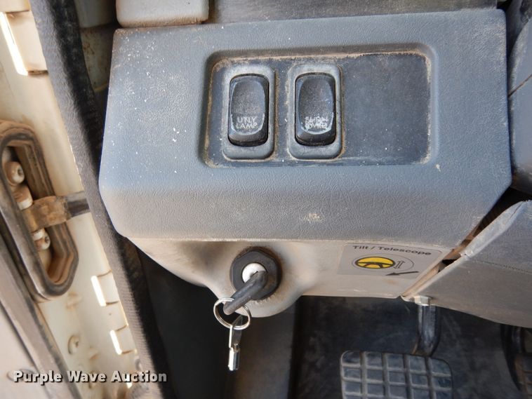 image for item DJ6679 2006 Freightliner Columbia  semi truck