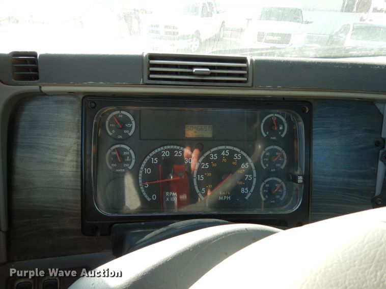 image for item DJ6679 2006 Freightliner Columbia  semi truck