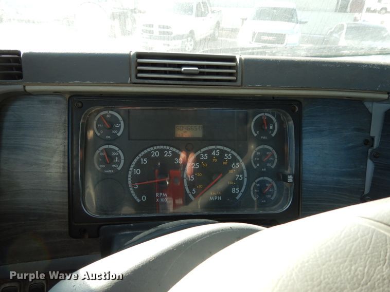 image for item DJ6679 2006 Freightliner Columbia  semi truck