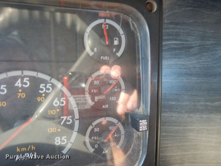 image for item DJ6679 2006 Freightliner Columbia  semi truck