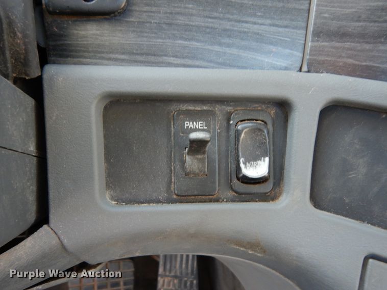 image for item DJ6679 2006 Freightliner Columbia  semi truck