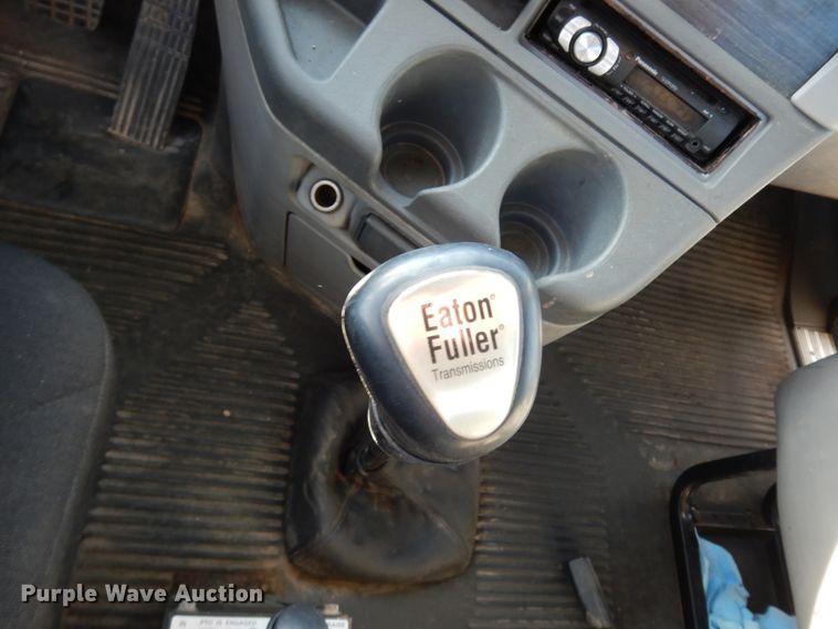 image for item DJ6679 2006 Freightliner Columbia  semi truck