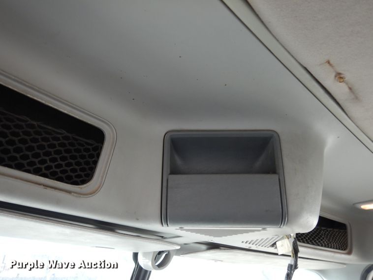 image for item DJ6679 2006 Freightliner Columbia  semi truck