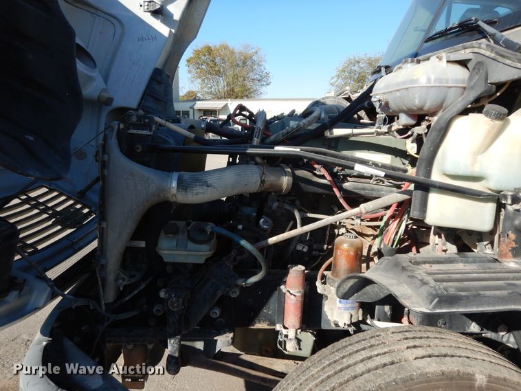 image for item DJ6679 2006 Freightliner Columbia  semi truck