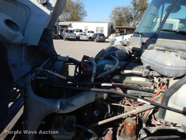 image for item DJ6679 2006 Freightliner Columbia  semi truck