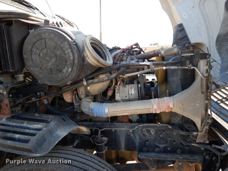 image for item DJ6679 2006 Freightliner Columbia  semi truck