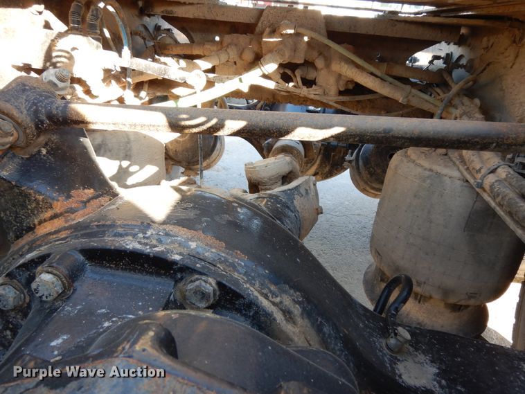 image for item DJ6679 2006 Freightliner Columbia  semi truck