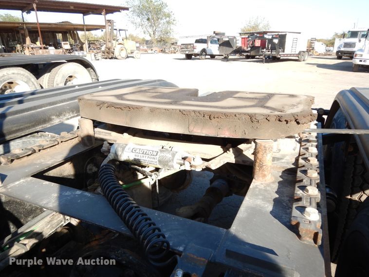 image for item DJ6679 2006 Freightliner Columbia  semi truck