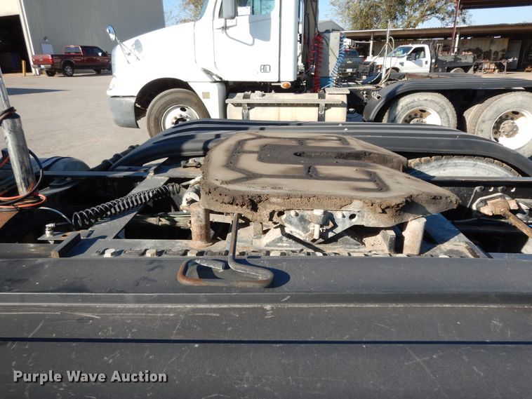 image for item DJ6679 2006 Freightliner Columbia  semi truck