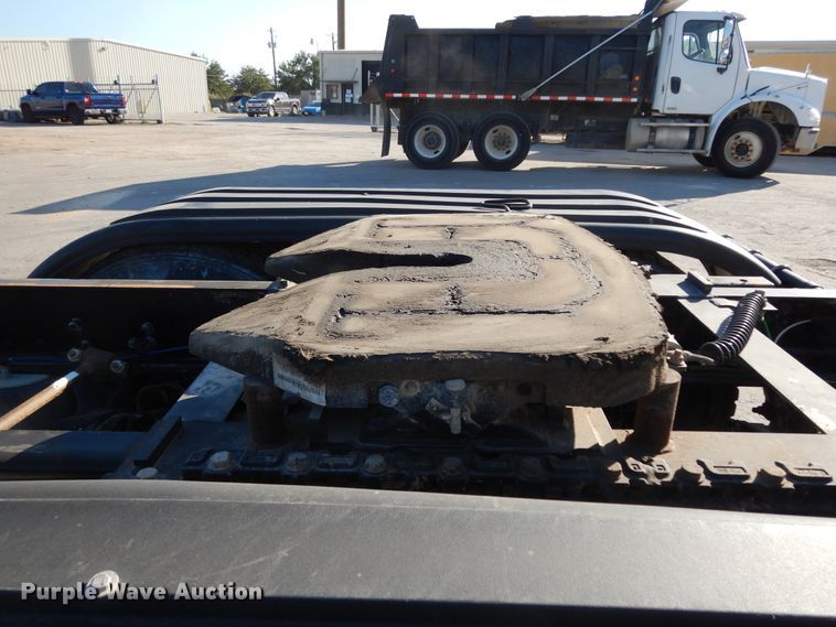 image for item DJ6679 2006 Freightliner Columbia  semi truck