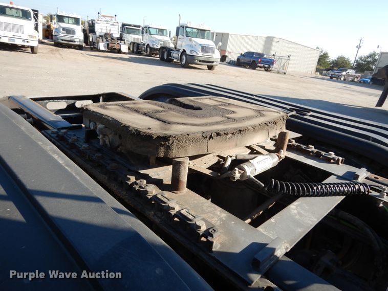 image for item DJ6679 2006 Freightliner Columbia  semi truck