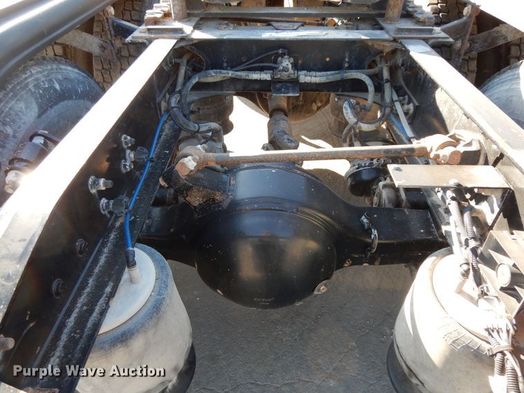 image for item DJ6679 2006 Freightliner Columbia  semi truck