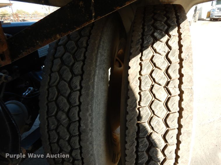 image for item DJ6679 2006 Freightliner Columbia  semi truck