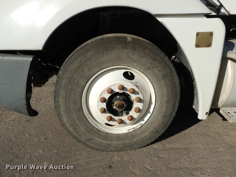 image for item DJ6679 2006 Freightliner Columbia  semi truck