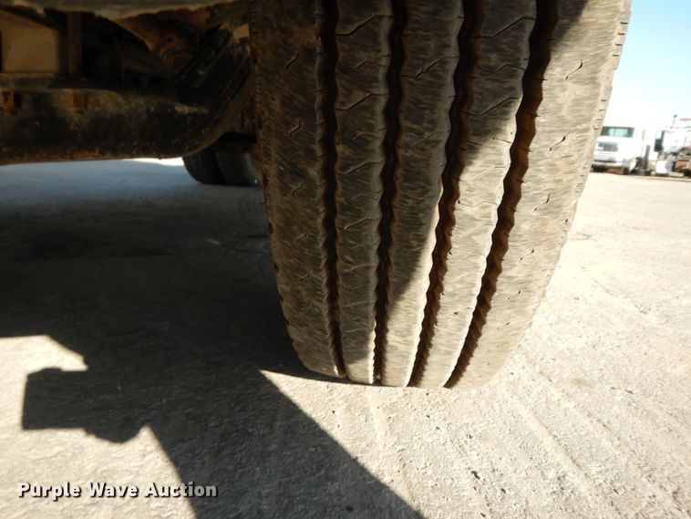 image for item DJ6679 2006 Freightliner Columbia  semi truck