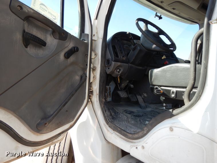 image for item DJ6680 2007 Freightliner Business Class M2  dump truck