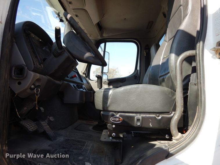 image for item DJ6680 2007 Freightliner Business Class M2  dump truck