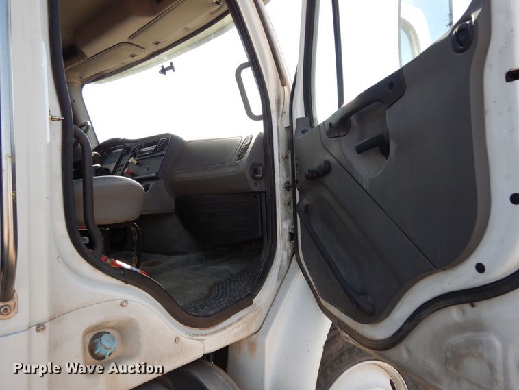 image for item DJ6680 2007 Freightliner Business Class M2  dump truck