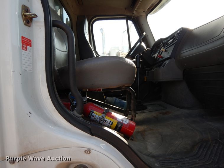 image for item DJ6680 2007 Freightliner Business Class M2  dump truck