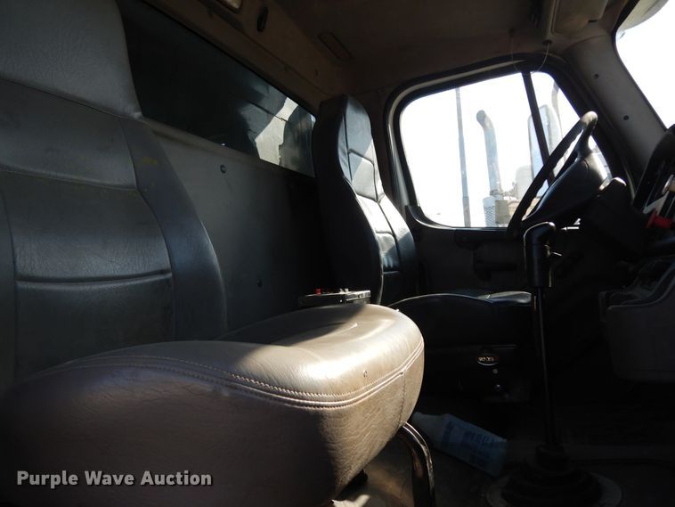 image for item DJ6680 2007 Freightliner Business Class M2  dump truck