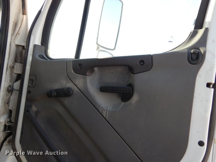 image for item DJ6680 2007 Freightliner Business Class M2  dump truck