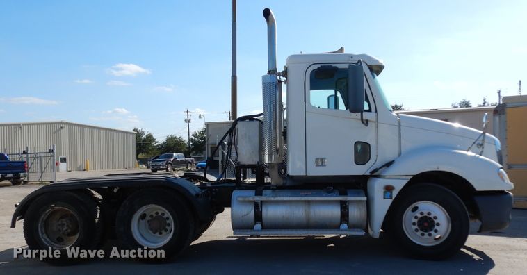 image for item DJ6681 2006 Freightliner Columbia  semi truck