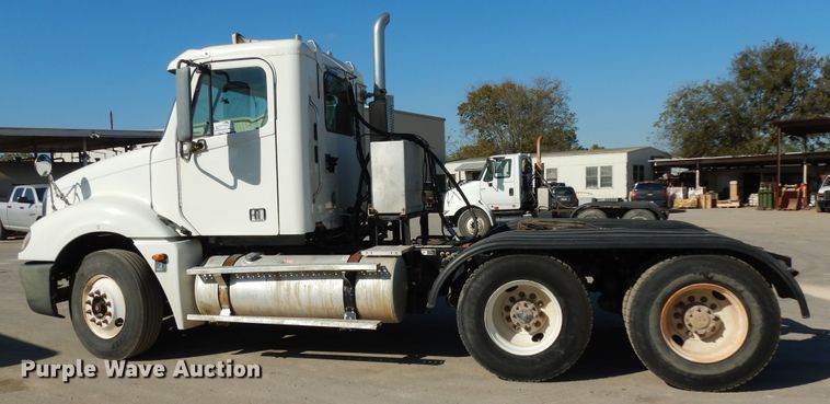 image for item DJ6681 2006 Freightliner Columbia  semi truck
