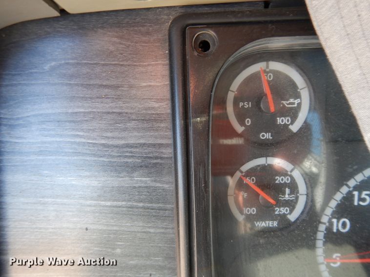 image for item DJ6681 2006 Freightliner Columbia  semi truck