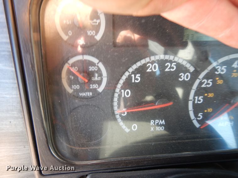 image for item DJ6681 2006 Freightliner Columbia  semi truck