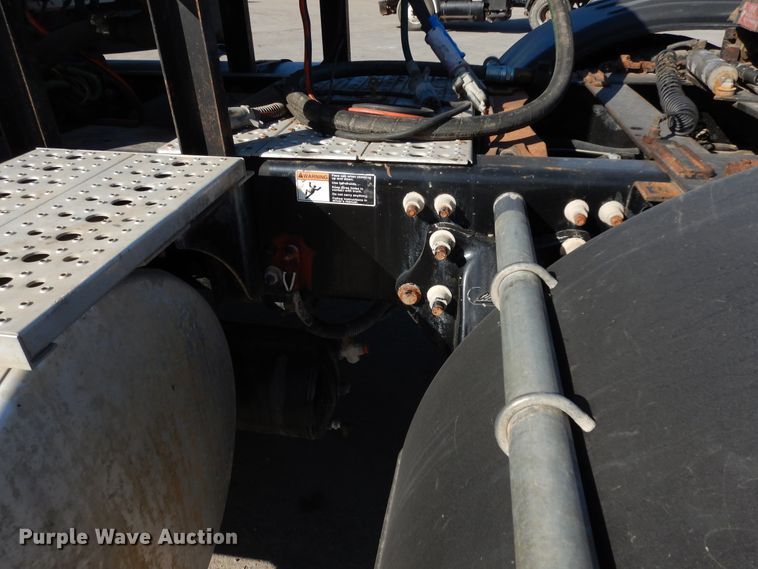 image for item DJ6681 2006 Freightliner Columbia  semi truck