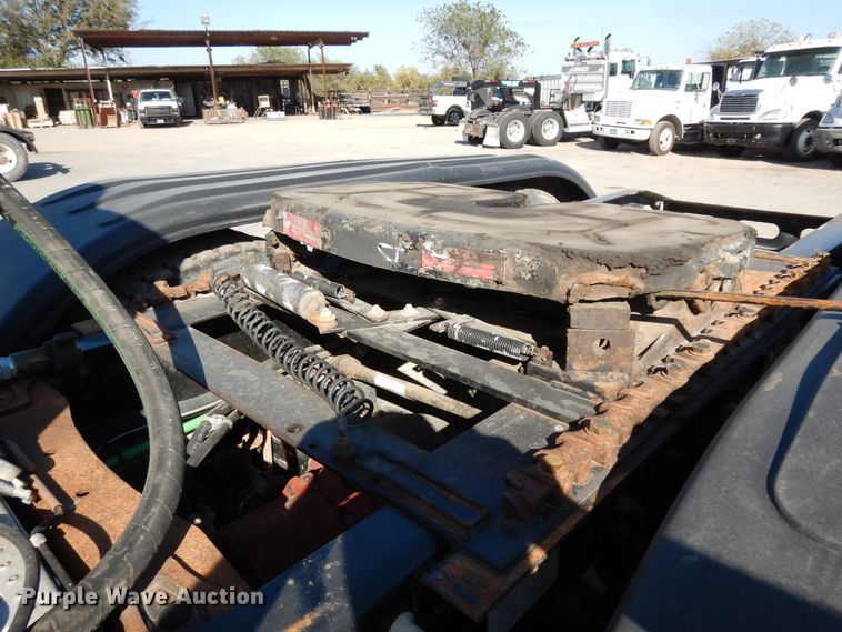 image for item DJ6681 2006 Freightliner Columbia  semi truck