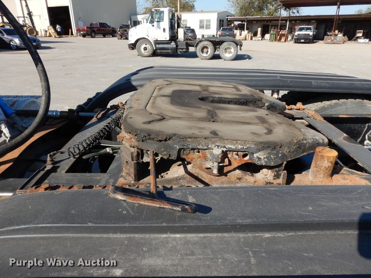 image for item DJ6681 2006 Freightliner Columbia  semi truck