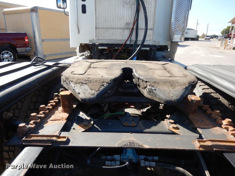 image for item DJ6681 2006 Freightliner Columbia  semi truck