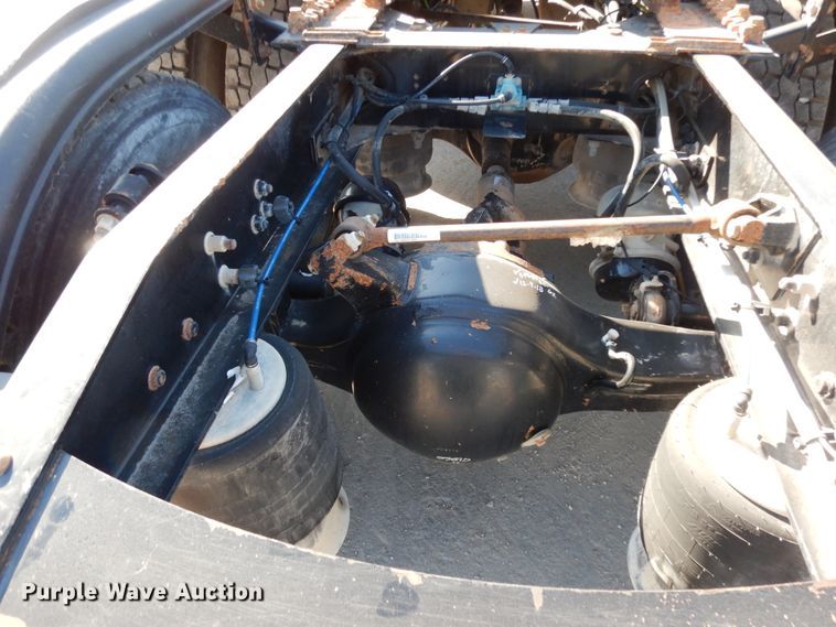 image for item DJ6681 2006 Freightliner Columbia  semi truck