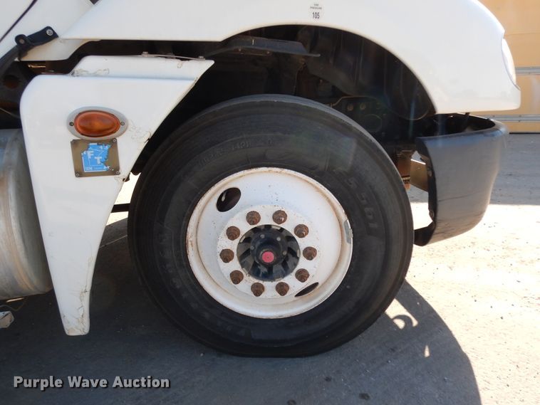 image for item DJ6681 2006 Freightliner Columbia  semi truck