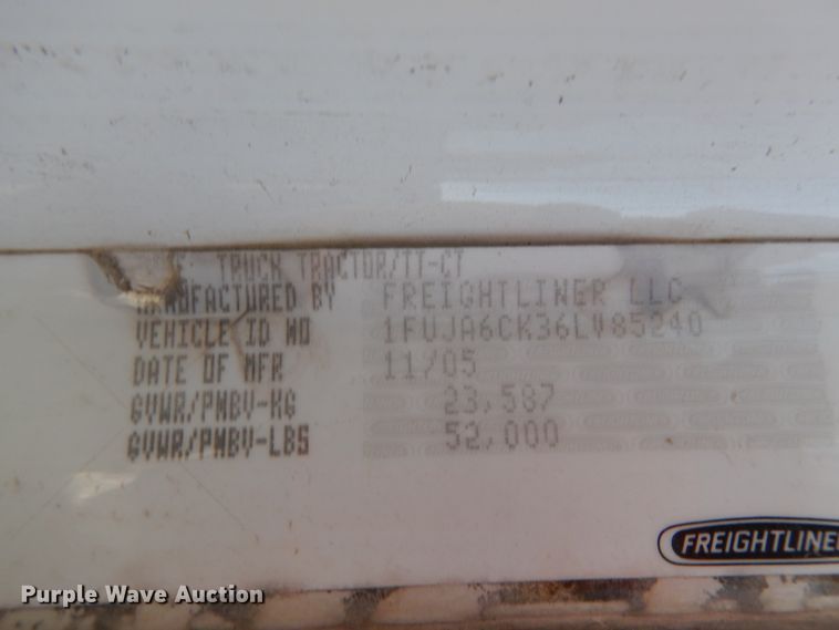 image for item DJ6681 2006 Freightliner Columbia  semi truck