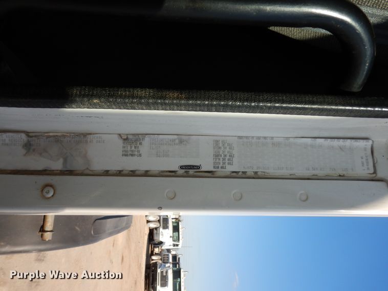 image for item DJ6681 2006 Freightliner Columbia  semi truck