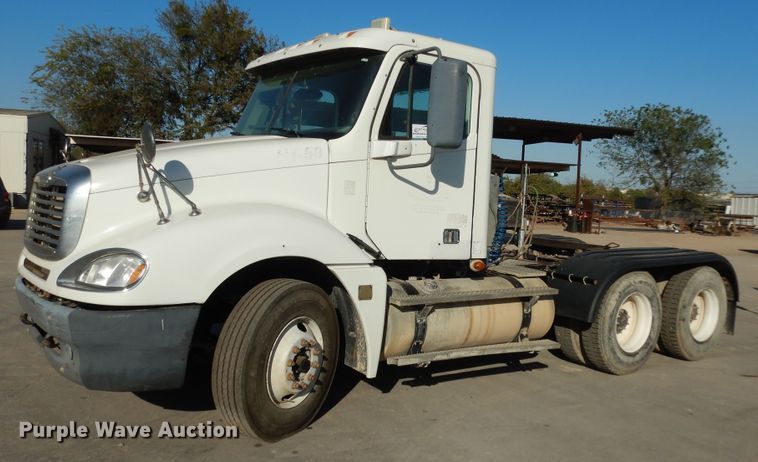 image for item DJ6682 2007 Freightliner Columbia  semi truck