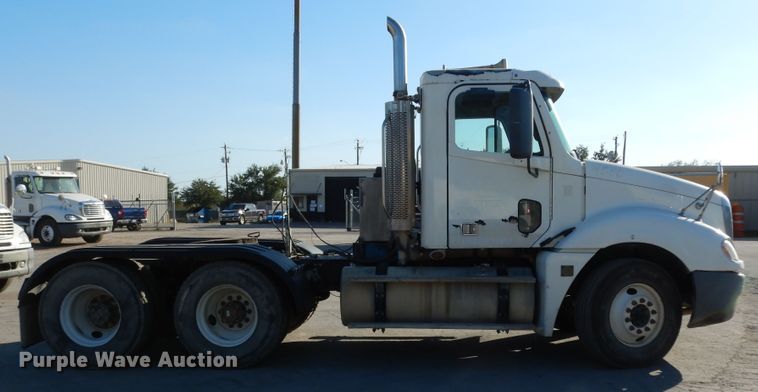 image for item DJ6682 2007 Freightliner Columbia  semi truck