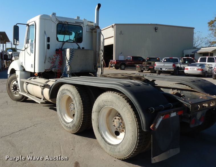 image for item DJ6682 2007 Freightliner Columbia  semi truck