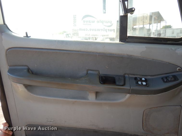 image for item DJ6682 2007 Freightliner Columbia  semi truck