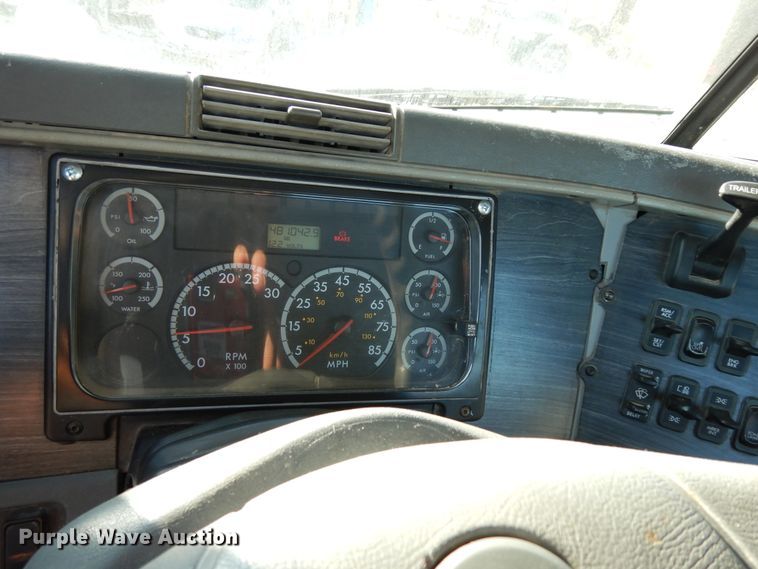 image for item DJ6682 2007 Freightliner Columbia  semi truck