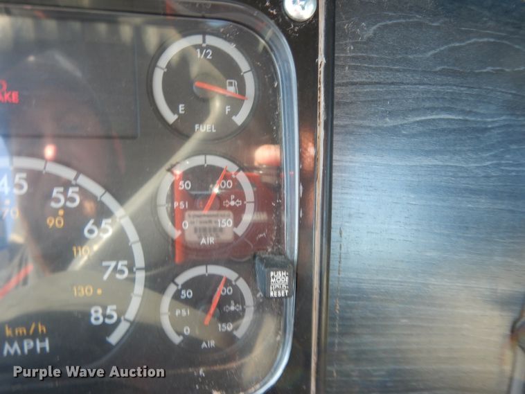 image for item DJ6682 2007 Freightliner Columbia  semi truck