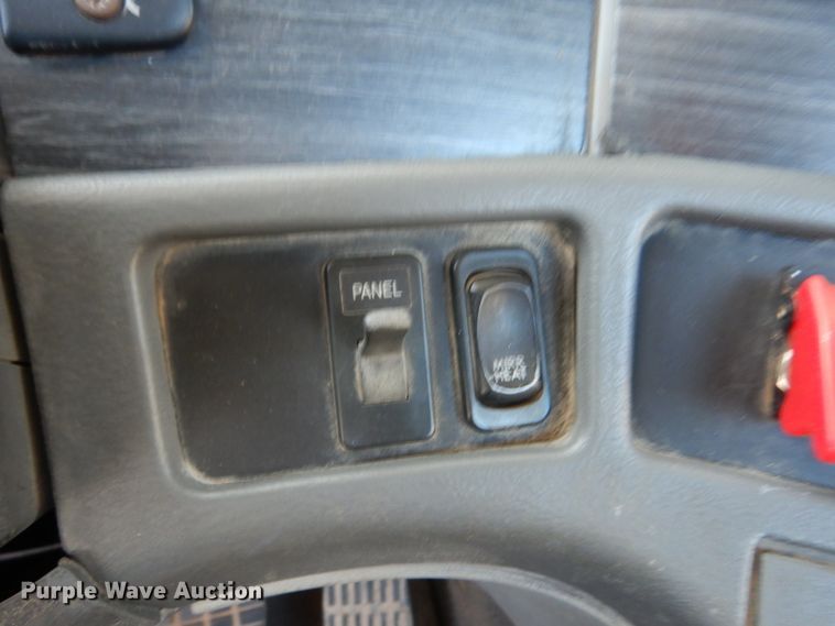 image for item DJ6682 2007 Freightliner Columbia  semi truck