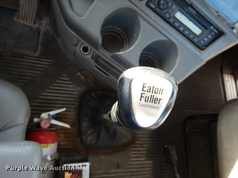 image for item DJ6682 2007 Freightliner Columbia  semi truck