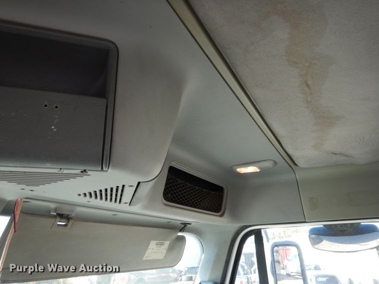 image for item DJ6682 2007 Freightliner Columbia  semi truck